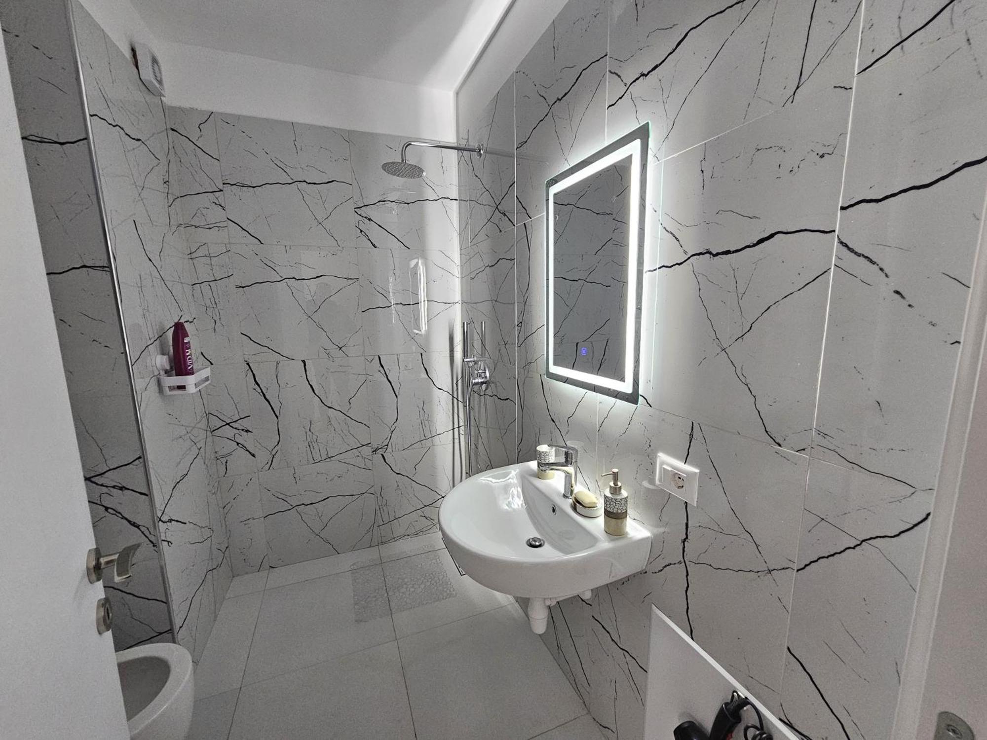 Valentino Zirkon Apartment Тирана Екстериор снимка