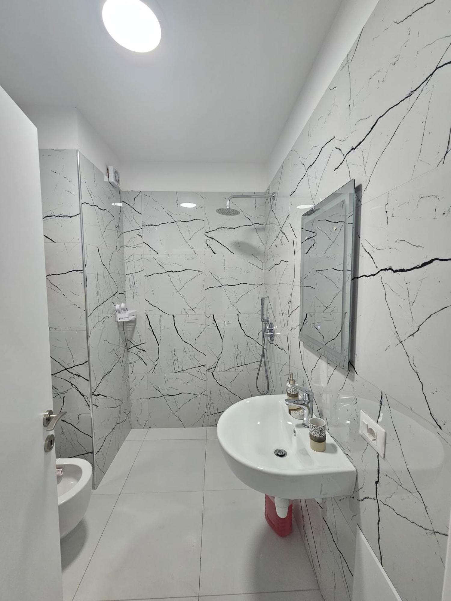 Valentino Zirkon Apartment Тирана Екстериор снимка